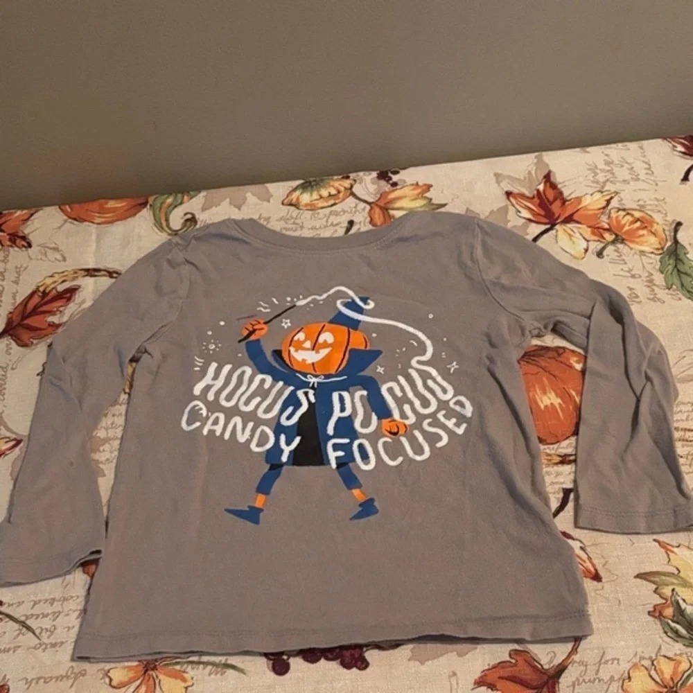 Old Navy Gray &Orange LongSleeve Teew/Graphic Design Halloween